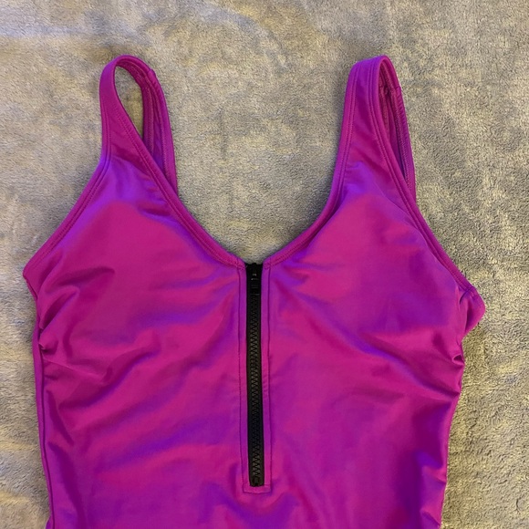 💋Xhilaration Strappy Side Zip-Up One-Piece, Size Medium - Picture 3 of 6